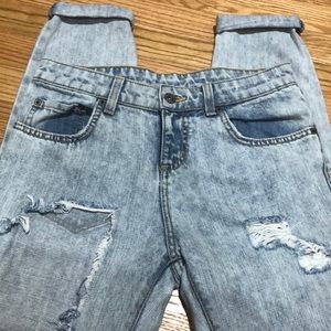 Ripped Boyfriend Light Wash Jean